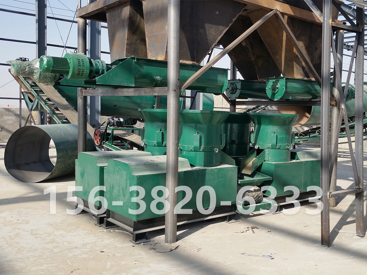 有機(jī)肥平模造粒機(jī)現(xiàn)場